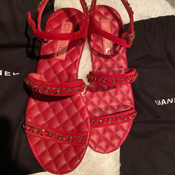 CHANEL RARE Red and Gold Sandals - Picture 2 of 11